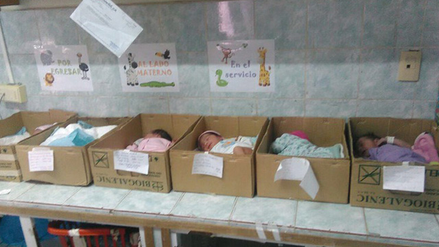 You are currently viewing Newborn babies in cardboard boxes in Venezuelan hospital