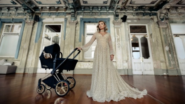 Read more about the article The pram with golden wings for your little angel