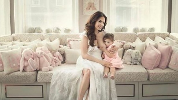 You are currently viewing Model is “still” breastfeeding her two year old girl