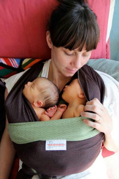 Read more about the article Fellow passenger comes to help and rescue of twin babies